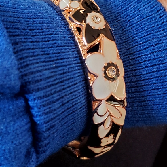 Cloisonne Hinged Signed Goldtone Floral Bangle Black & White Vintage 80s - Picture 5 of 12